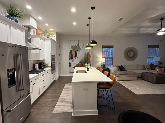 Building Photo - Beautiful Home located in Fairway Pointe