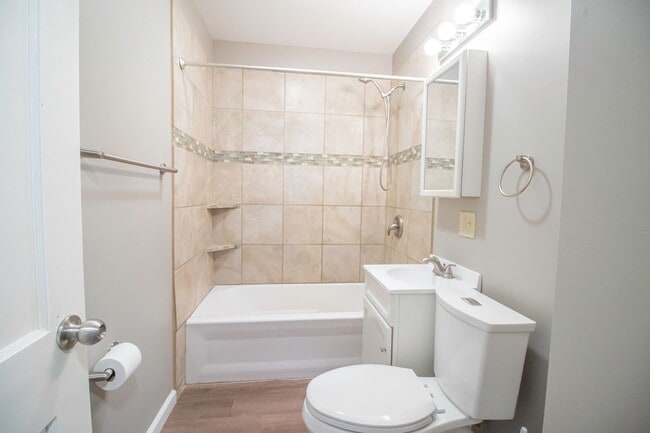 Building Photo - CENTRALLY LOCATED 2 BEDROOM HOME