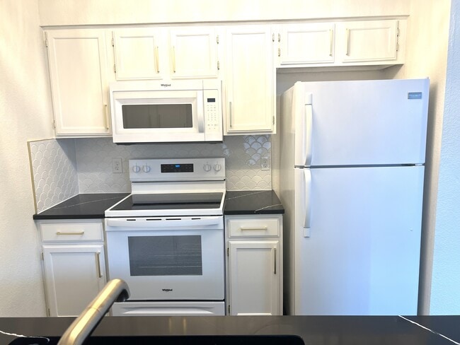 Building Photo - 3000 Chautauqua Ave