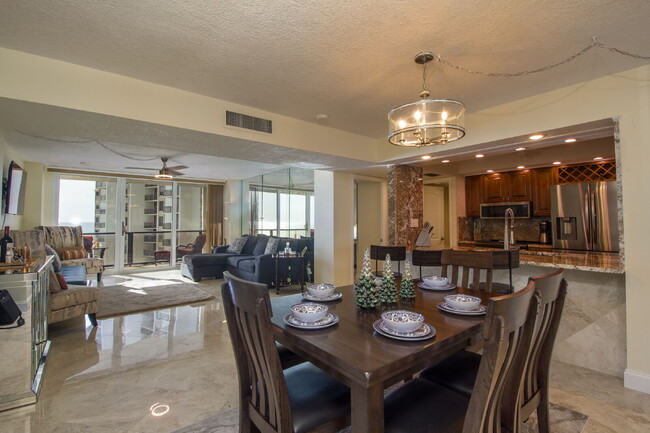 Building Photo - Ocean Front 2/2 at Clearwater Beach!