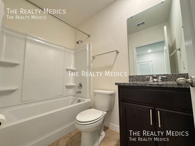 Building Photo - 2331 Gifford Dr