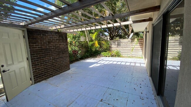 Building Photo - 1522 15th Terrace