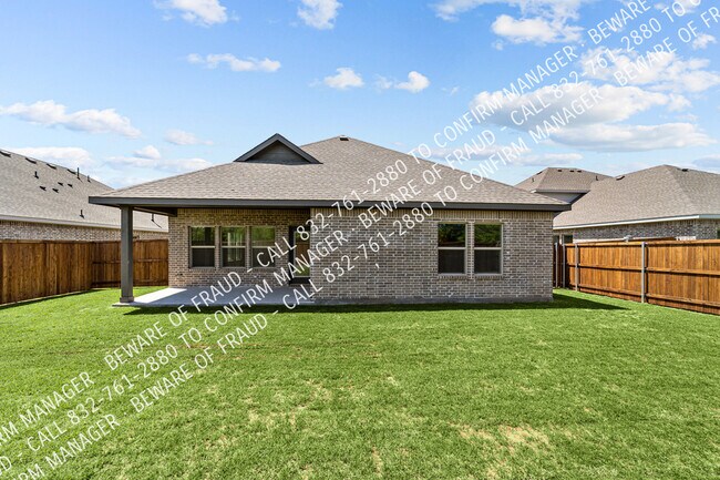 Building Photo - 2229 Maple Ridge Dr
