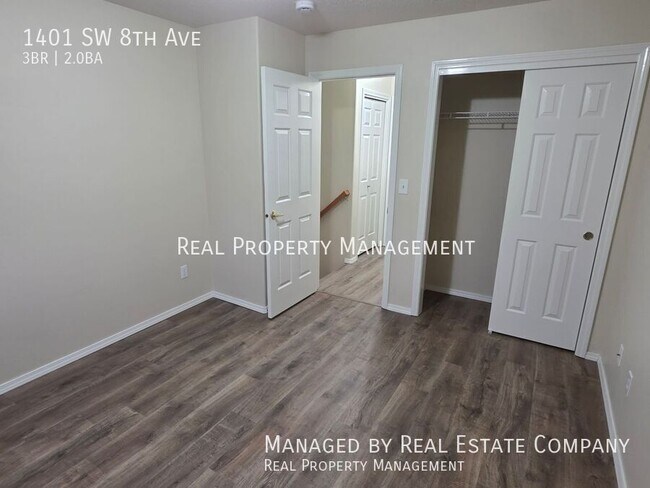 Building Photo - 1401 SW 8th Ave