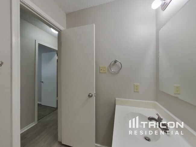 Building Photo - 8130 Ocean Meadow Dr