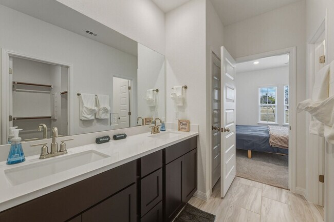 Building Photo - 2017 Ridge Runner Dr