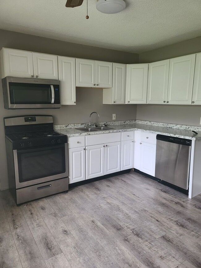 Building Photo - 606 Dogwood Dr