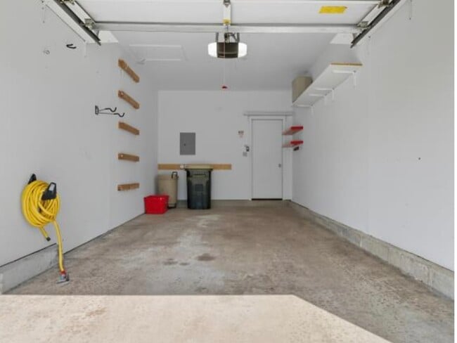 Building Photo - 519 Woodcrest Dr