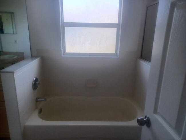 Building Photo - Freshly painted interior and BRAND NEW LVP...