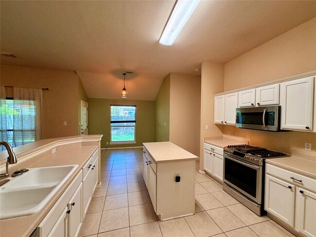 Building Photo - 4415 Hunters Lodge Dr