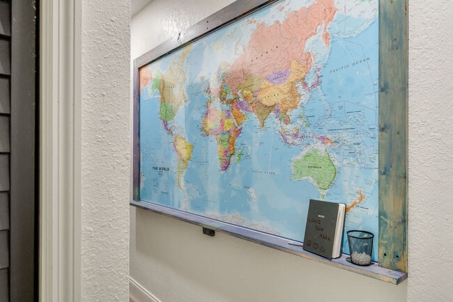 Building Photo - 415 N Shore Dr