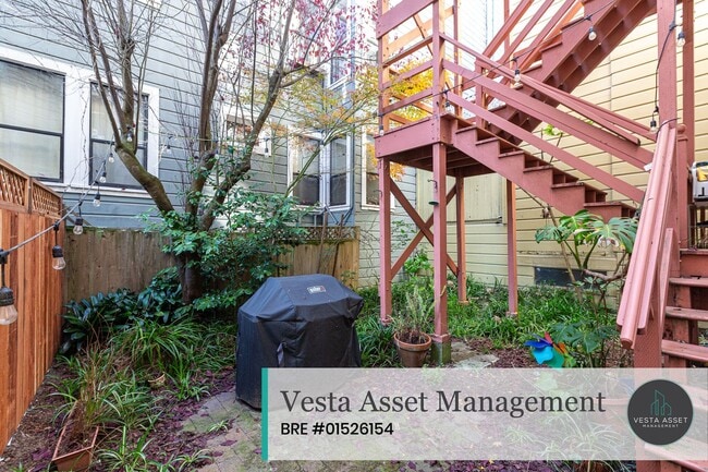 Building Photo - A Jaw-Dropping Light-Filled Three-Bedroom Home in the Heart of the City