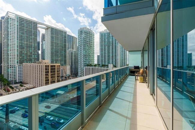Building Photo - 200 Biscayne Blvd Way