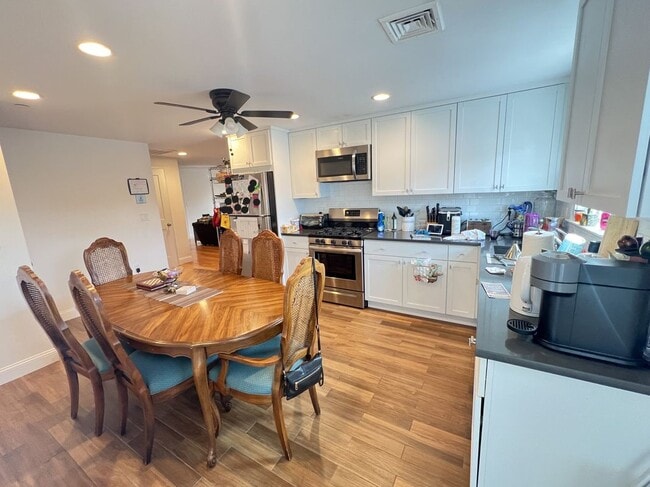 Building Photo - 489 Main St