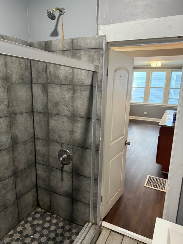 Building Photo - 412 Maple Ave