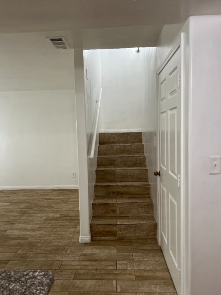 Building Photo - 821 Karma Ct