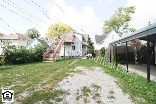 Building Photo - 927 Nuttman Ave