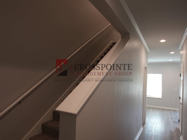 Building Photo - Available! 2 Bedroom, 2.5 Bathroom, 1 Car Garage