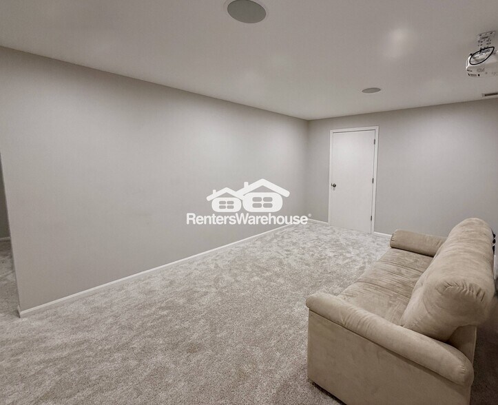 Building Photo - 16996 Hanover Ln