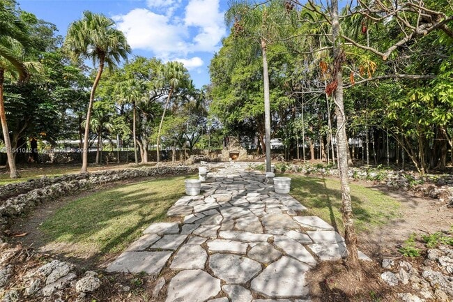 Building Photo - 1224 Country Club Prado