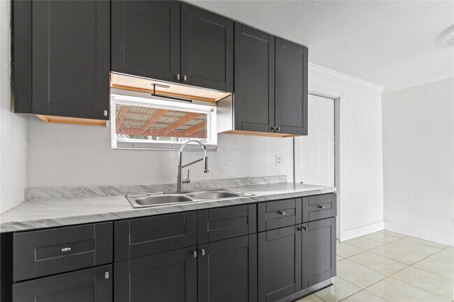 Building Photo - 4184 SW 49th Ct