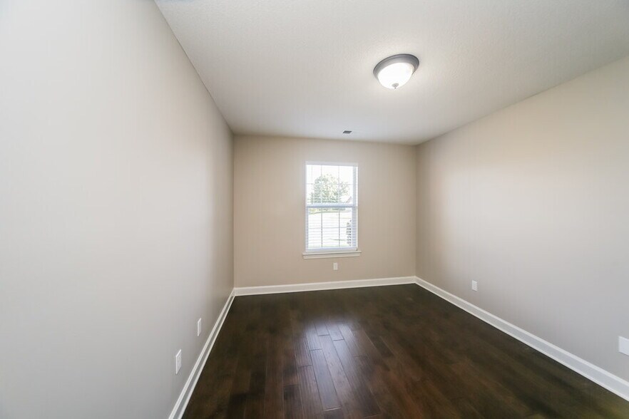 Building Photo - 5714 Kingsman Dr