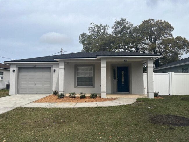 Building Photo - 3021 W Tampa Bay Blvd