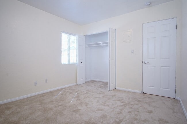Building Photo - Historic Kensington - Charming 2bd/2ba with Bonus Room & parking - Ground floor Level