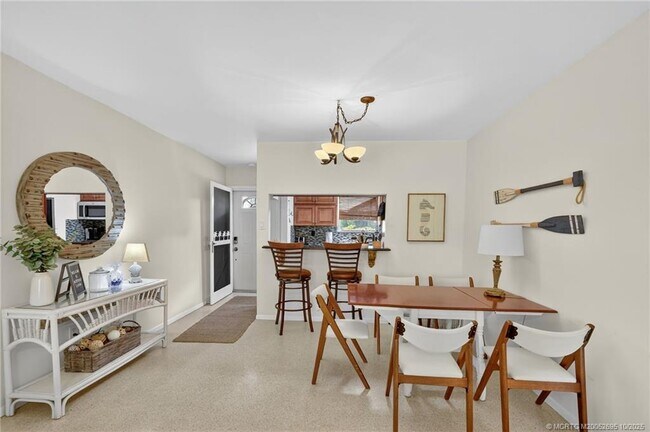 Building Photo - 262 SE Monterey Ave