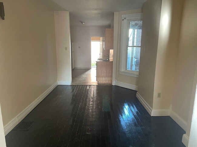 Building Photo - 609 N Ninth St