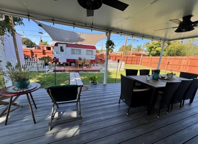 Building Photo - 581 NW 185th St