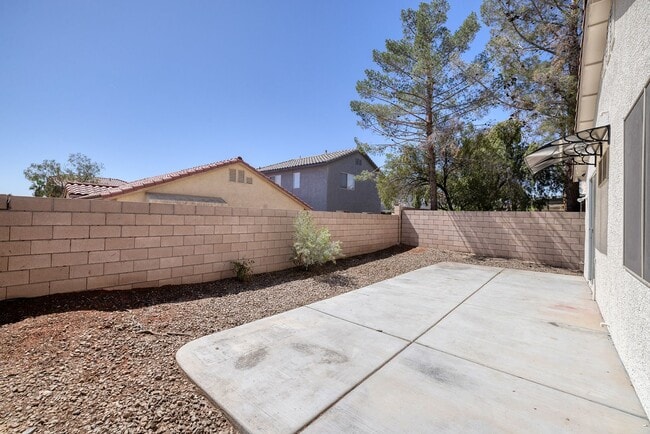 Building Photo - Single Story Home @ Buffalo/Desert Inn  1 Story - 2 Bedrooms + Den