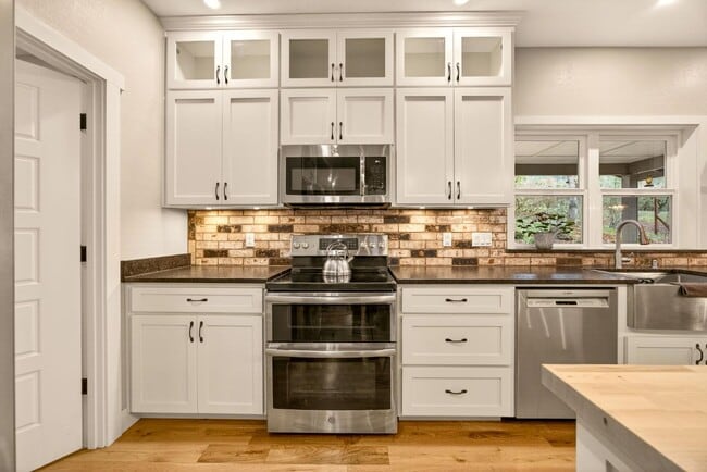 Building Photo - 860 Humbug Creek Rd