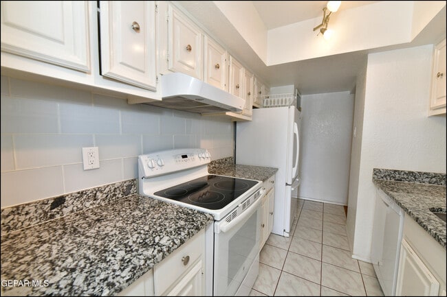 Building Photo - 6201 Escondido Dr