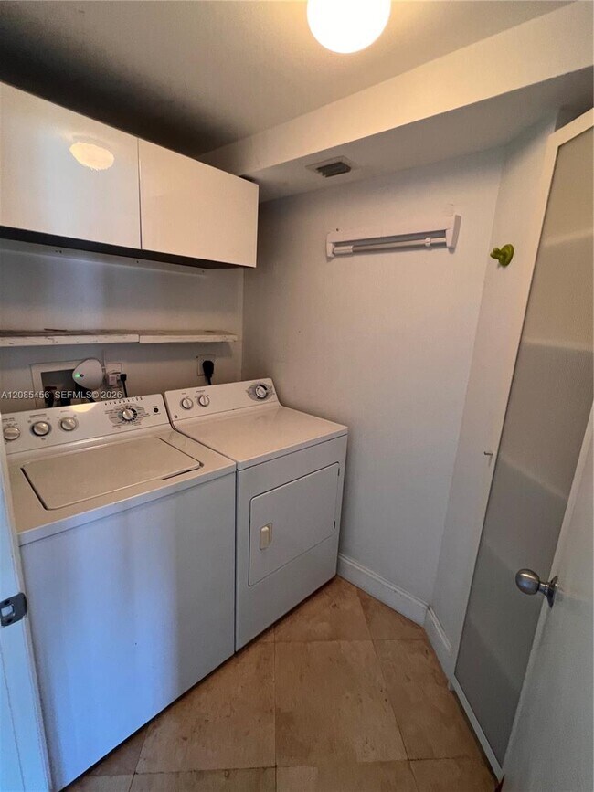 Building Photo - 21055 Yacht Club Dr