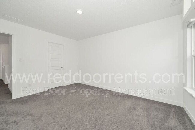 Building Photo - 6380 Apperson Dr