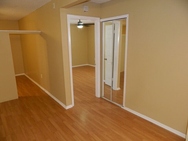 Building Photo - 1 Bed / 1 Bath Condo with Balcony – Seminole County – Water Included!