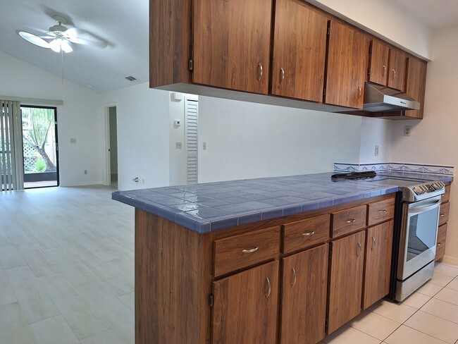 Building Photo - Adorable 2BR 2BA duplex in Shangr La Village