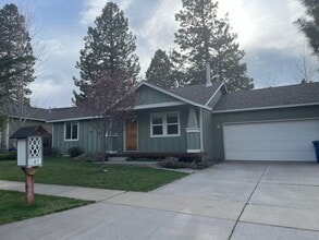 Building Photo - Cute Home in SW Bend