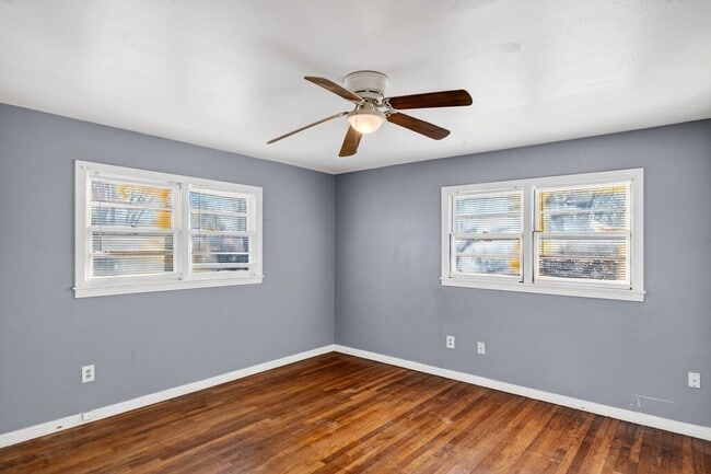 Building Photo - 2011 W 16th St