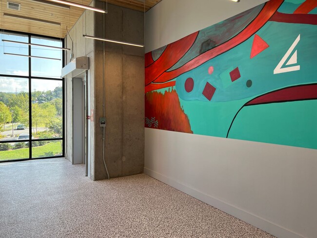 Building Photo - Modern Apartment in Great Asheville Location!