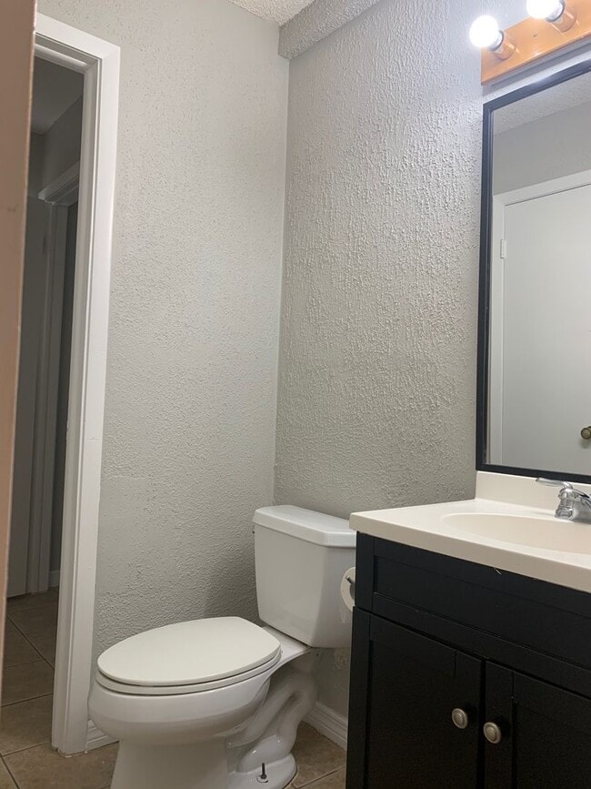 Building Photo - MOVE IN SPECIAL! Charming 3/1.5 St. Cloud Home w/ Partially Fenced Yard & Bonus Room