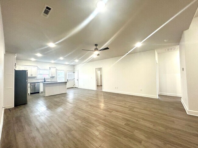 Building Photo - Centerton Home Available NOW! 4 bed, 2 full bath no carpet home. LARGE fenced backyard