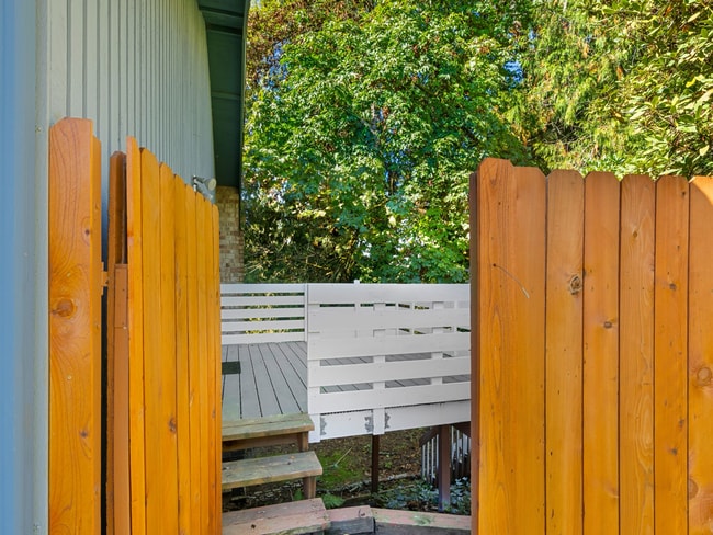 Building Photo - 1107 Meadowview Ct