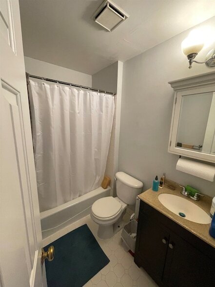 Building Photo - 711 Willow Ave