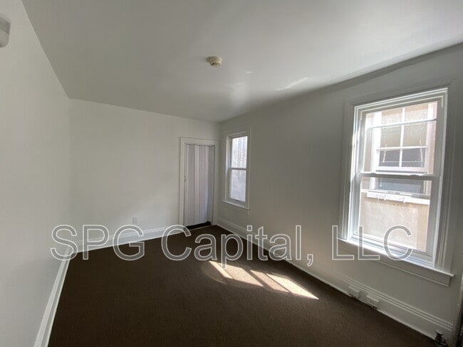 Building Photo - 220 W Jackson St