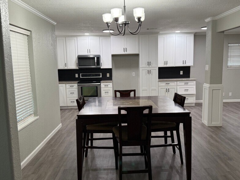 Building Photo - 4121 Willowoak Dr