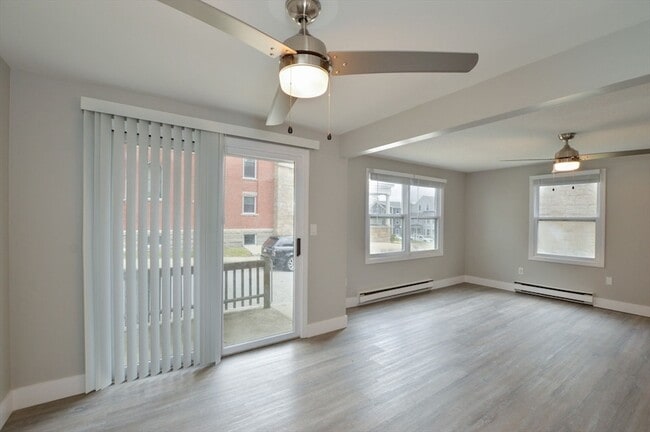 Building Photo - 1049 Pleasant St