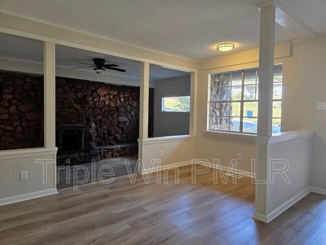 Building Photo - 5505 Crescent Dr