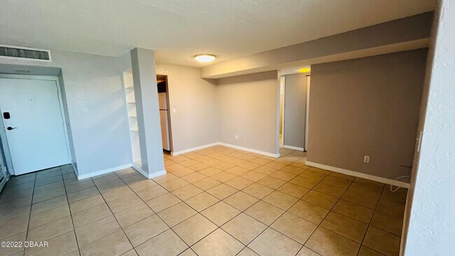 Building Photo - 732 N Halifax Ave